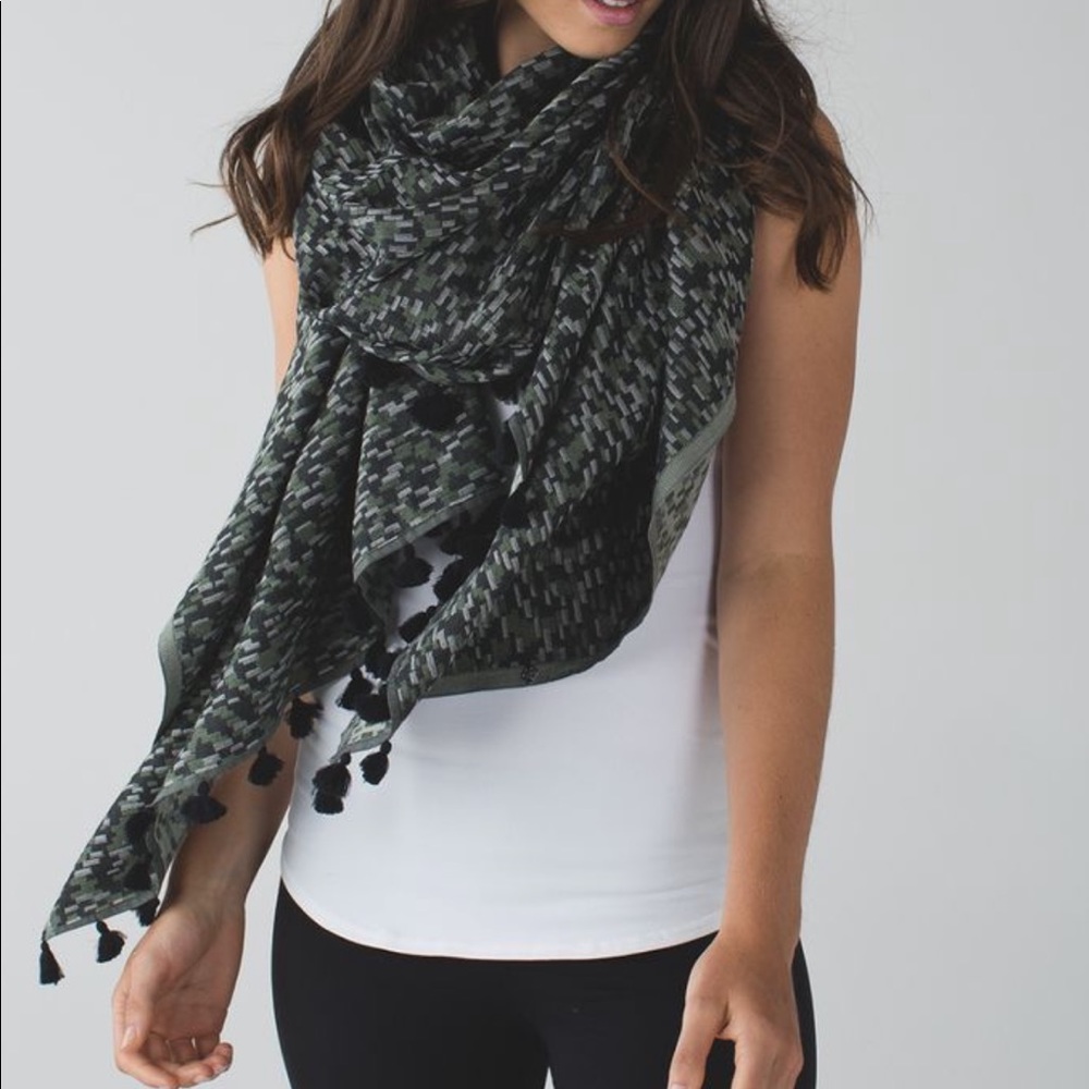 NWT Lululemon Sun To Moon Scarf olive forest sage